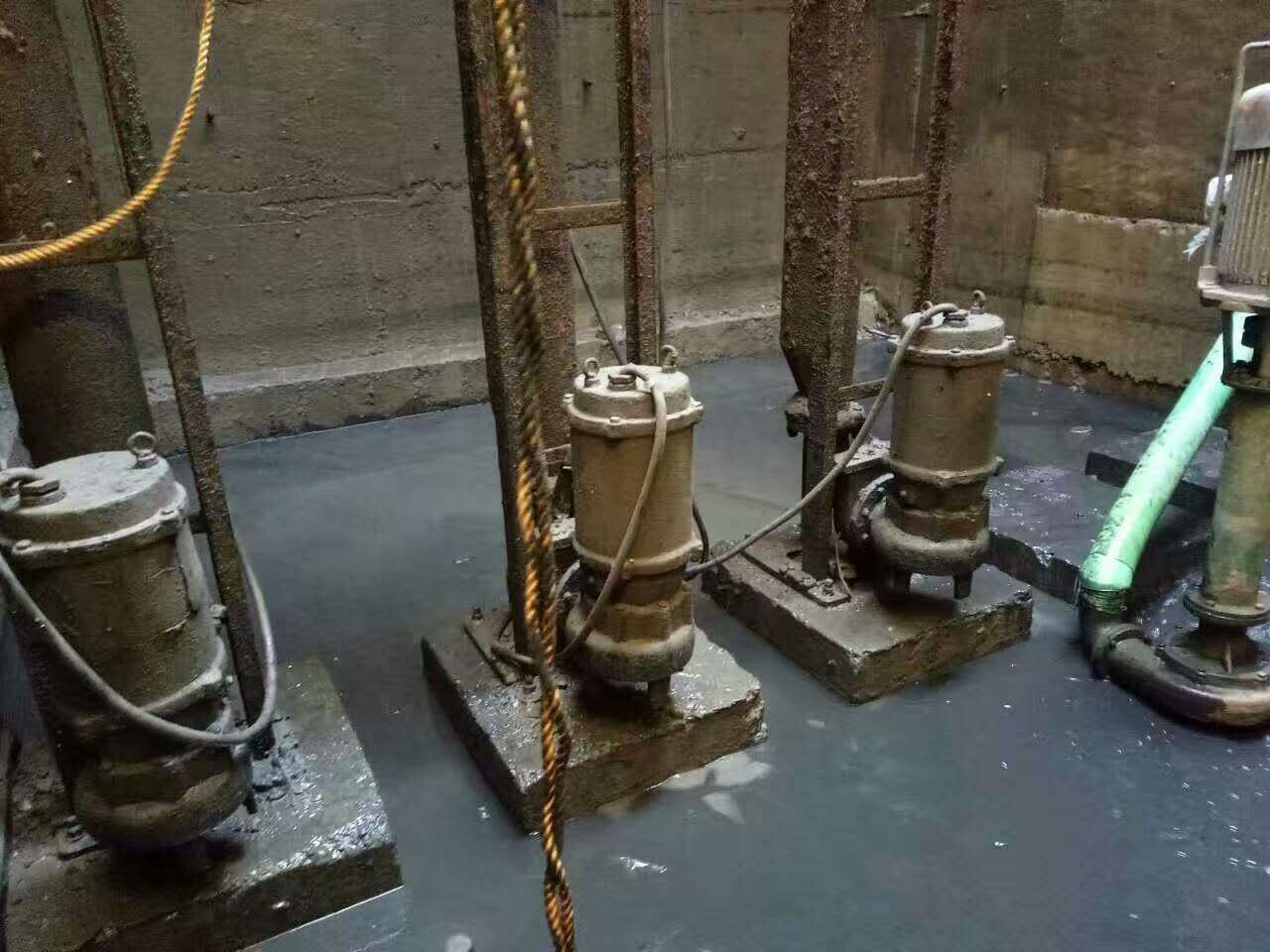 伊吾污水池清理