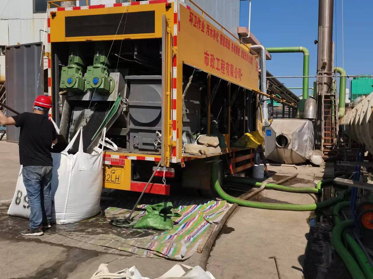 伊吾淤泥压干处理